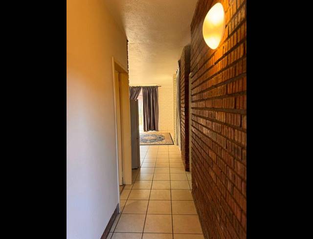 1 BEDROOM TOWNHOUSE FOR SALE IN MALVERN EAST EXT